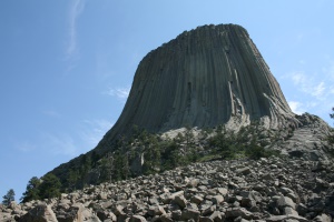 monoliet van 386 meter hoog | Devils Tower National Monument